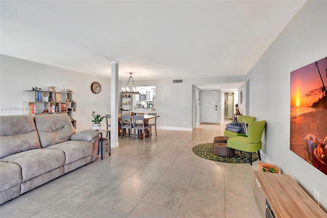 For Sale: $369,900 (2 beds, 2 baths, 1490 Square Feet)