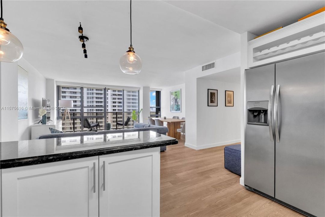 For Sale: $600,000 (2 beds, 2 baths, 1218 Square Feet)
