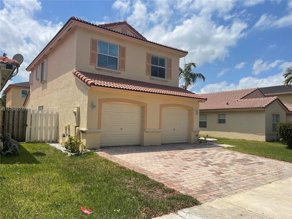 Active With Contract: $3,900 (4 beds, 2 baths, 2176 Square Feet)