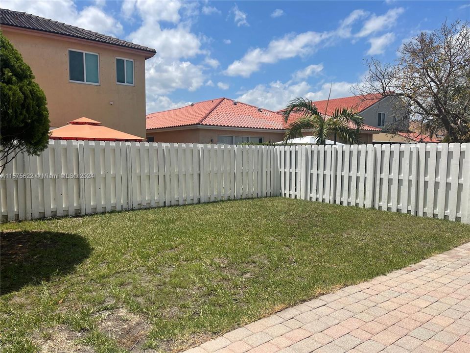 Active With Contract: $3,900 (4 beds, 2 baths, 2176 Square Feet)