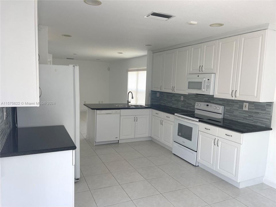 Active With Contract: $3,900 (4 beds, 2 baths, 2176 Square Feet)