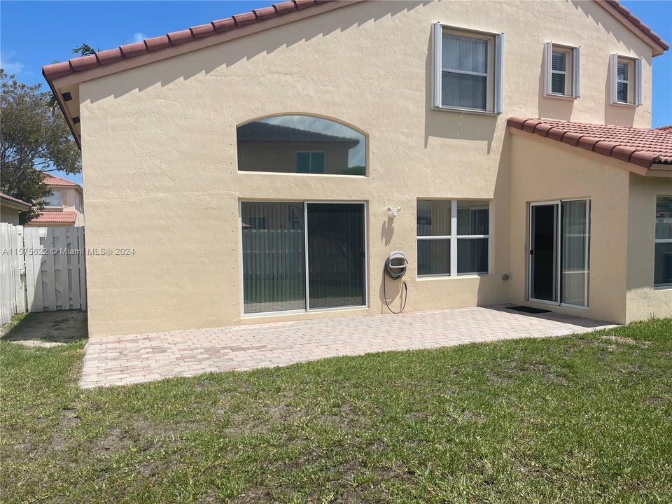 Active With Contract: $3,900 (4 beds, 2 baths, 2176 Square Feet)