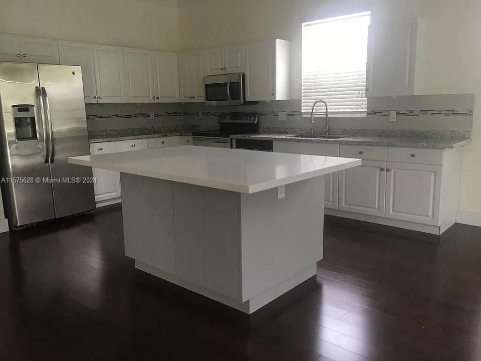 For Rent: $6,350 (4 beds, 2 baths, 2285 Square Feet)
