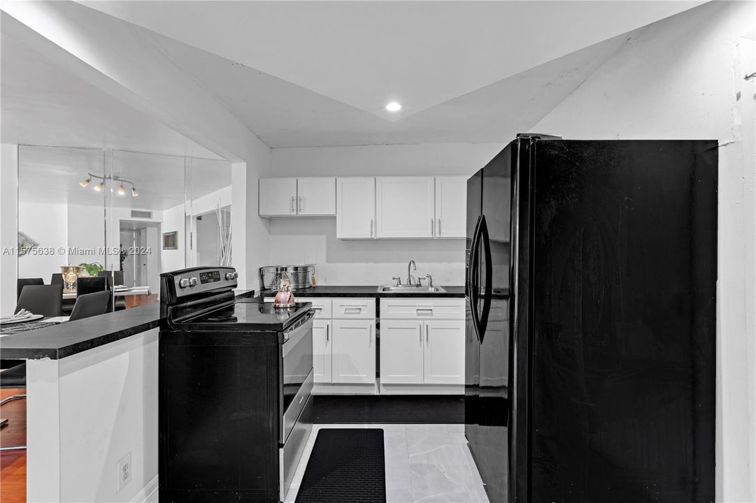 For Sale: $350,000 (2 beds, 2 baths, 1248 Square Feet)