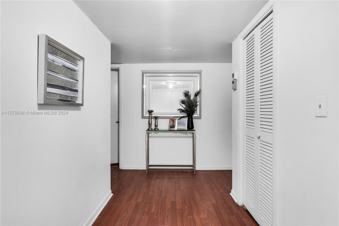 For Sale: $350,000 (2 beds, 2 baths, 1248 Square Feet)