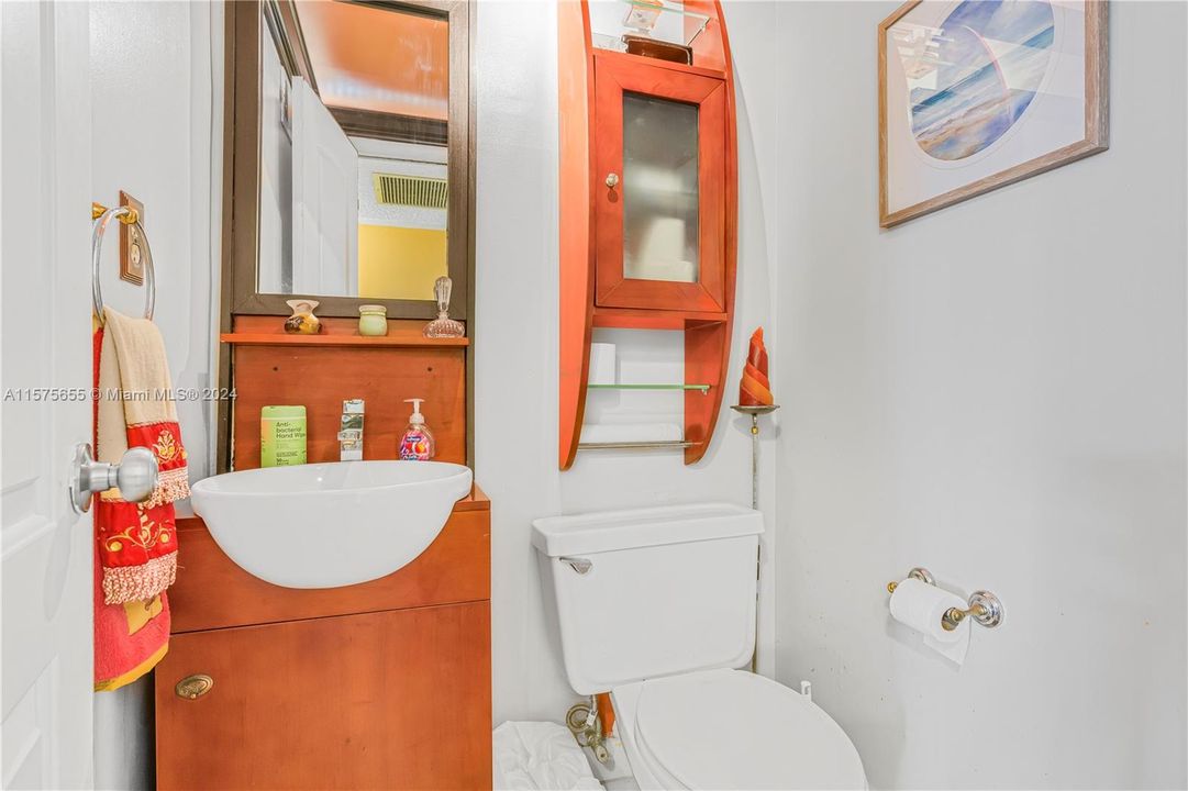 For Sale: $415,000 (1 beds, 1 baths, 832 Square Feet)