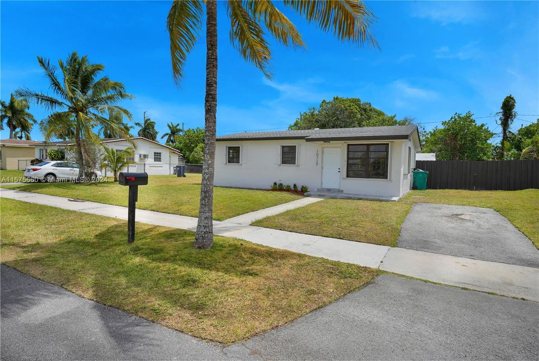 Recently Sold: $434,999 (3 beds, 1 baths, 801 Square Feet)