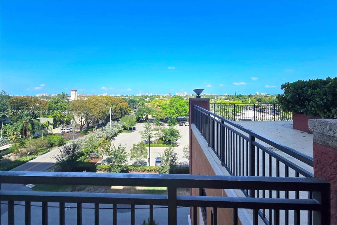 For Sale: $548,000 (2 beds, 2 baths, 1315 Square Feet)