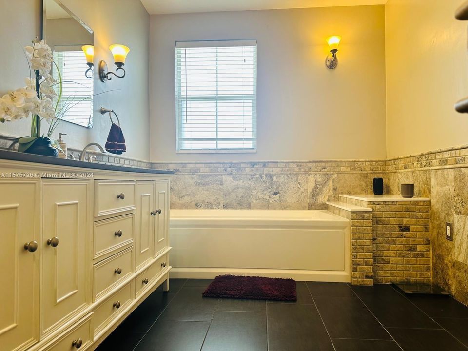 PRIMARY BATHROOM FEATURES JACUZZI TUB AND SHOWER