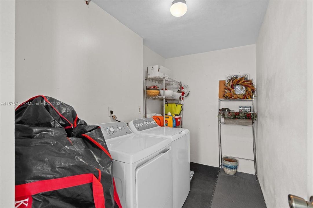 For Sale: $280,000 (2 beds, 2 baths, 1287 Square Feet)