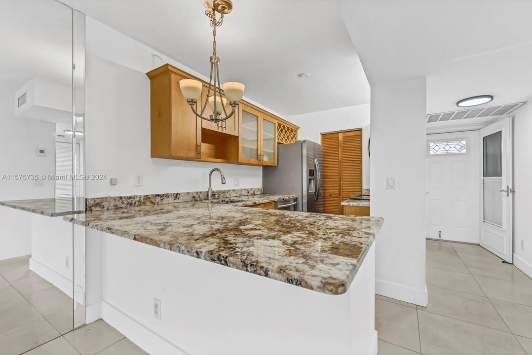Active With Contract: $2,300 (2 beds, 2 baths, 761 Square Feet)
