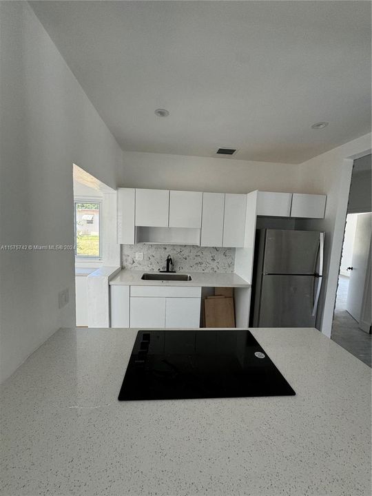 For Rent: $2,850 (2 beds, 1 baths, 822 Square Feet)