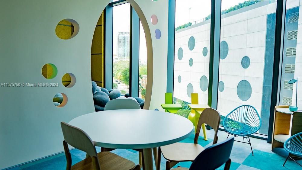 Recently Rented: $5,550 (2 beds, 3 baths, 1198 Square Feet)