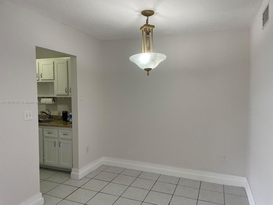 For Rent: $1,900 (1 beds, 1 baths, 625 Square Feet)