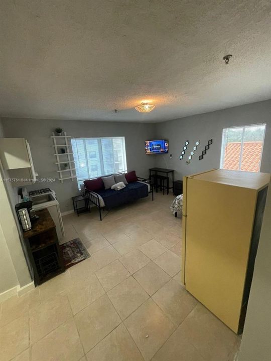 For Rent: $1,900 (0 beds, 1 baths, 300 Square Feet)