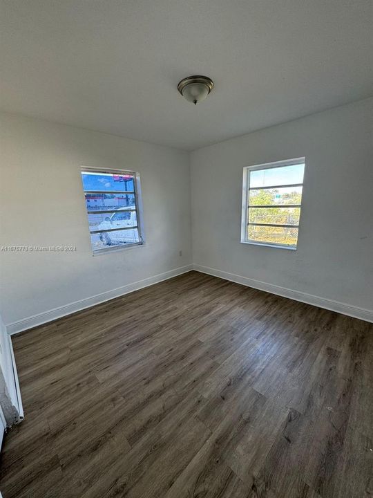 Recently Rented: $2,550 (3 beds, 1 baths, 0 Square Feet)