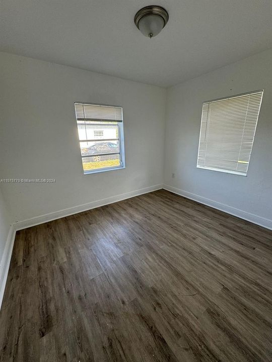 Recently Rented: $2,550 (3 beds, 1 baths, 0 Square Feet)