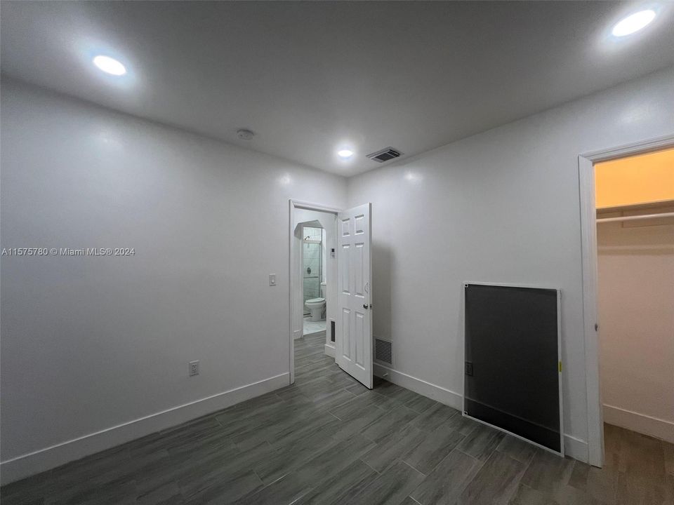 For Rent: $2,000 (2 beds, 1 baths, 1802 Square Feet)
