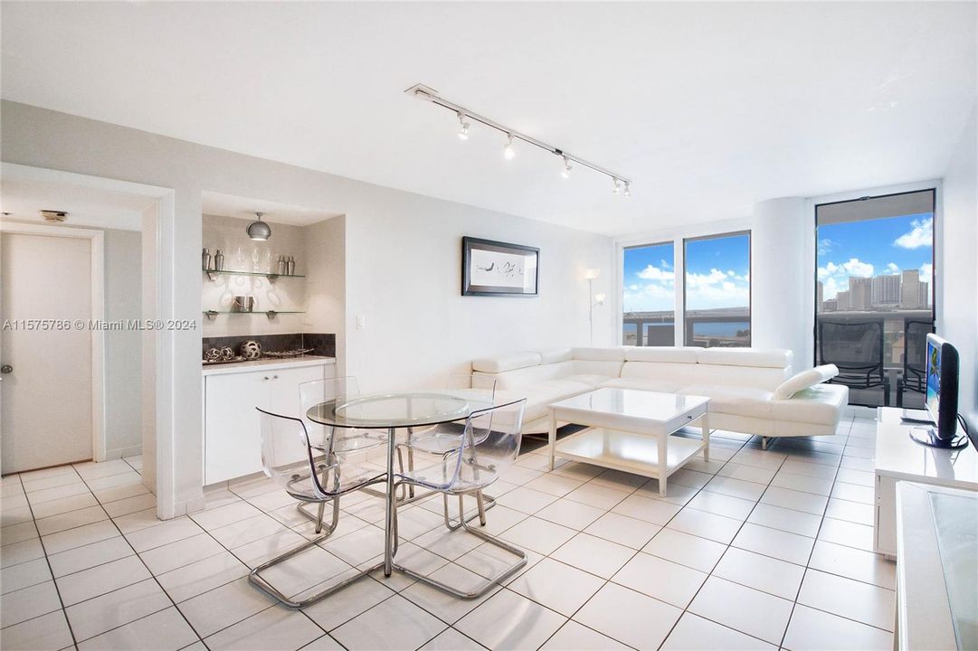 For Sale: $430,000 (1 beds, 1 baths, 997 Square Feet)