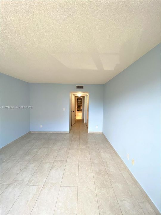 For Sale: $225,000 (1 beds, 1 baths, 900 Square Feet)