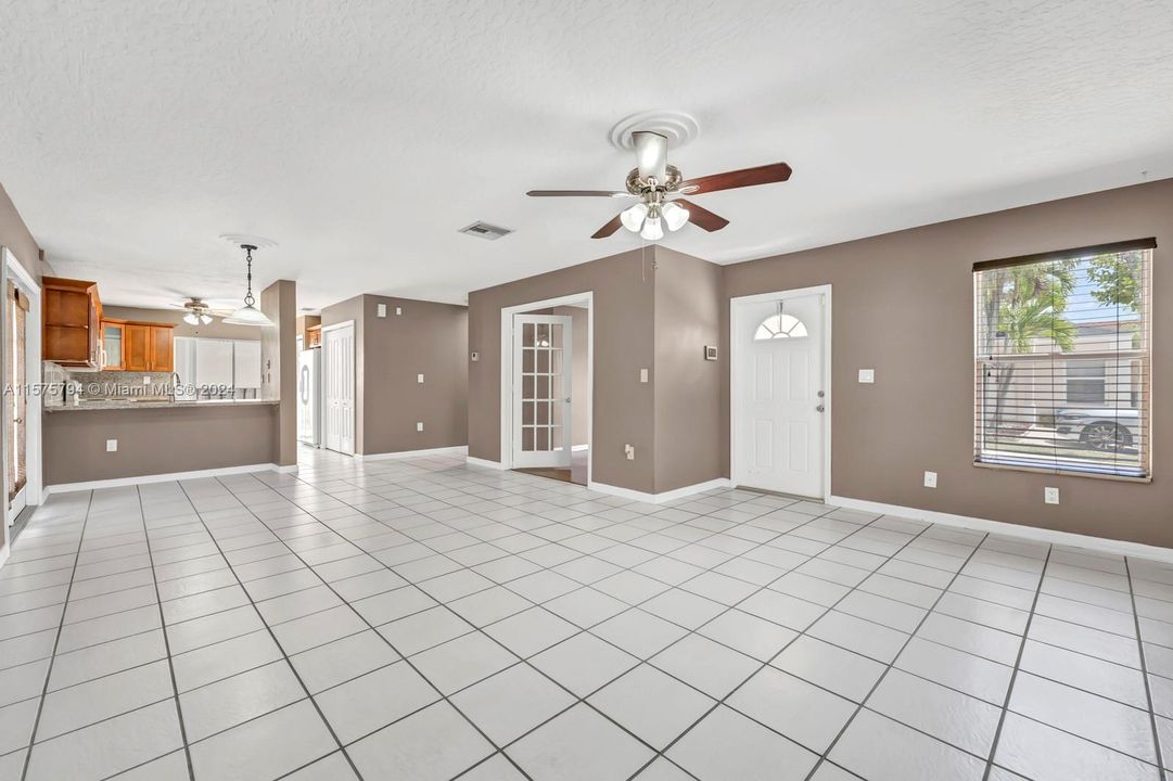 For Sale: $480,000 (3 beds, 2 baths, 1369 Square Feet)