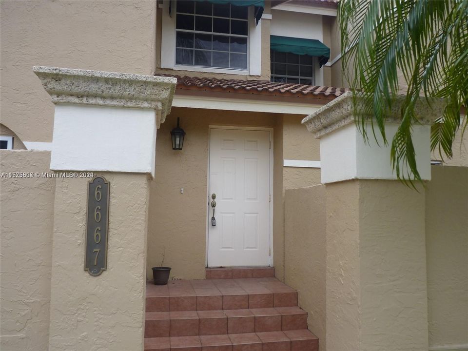 For Rent: $2,400 (2 beds, 2 baths, 1152 Square Feet)