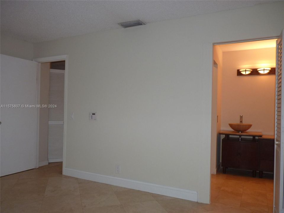 For Rent: $2,400 (2 beds, 2 baths, 1152 Square Feet)