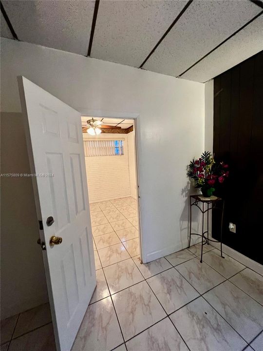 Active With Contract: $1,200 (1 beds, 1 baths, 2348 Square Feet)