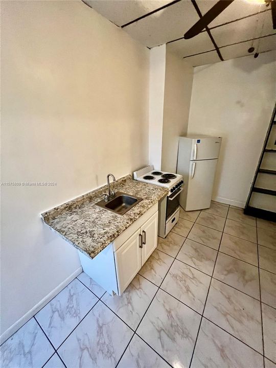 Active With Contract: $1,200 (1 beds, 1 baths, 2348 Square Feet)