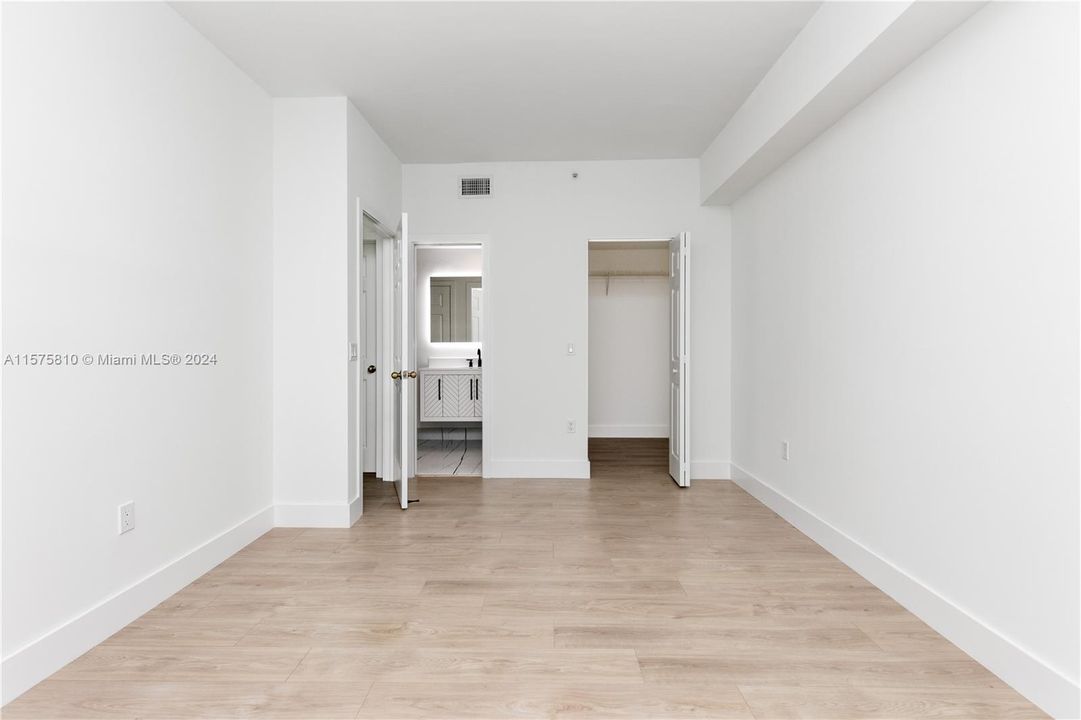 For Rent: $2,300 (1 beds, 1 baths, 794 Square Feet)