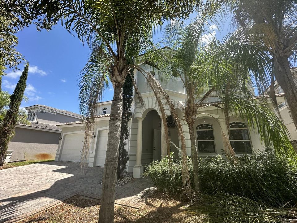 Active With Contract: $749,900 (4 beds, 3 baths, 2934 Square Feet)