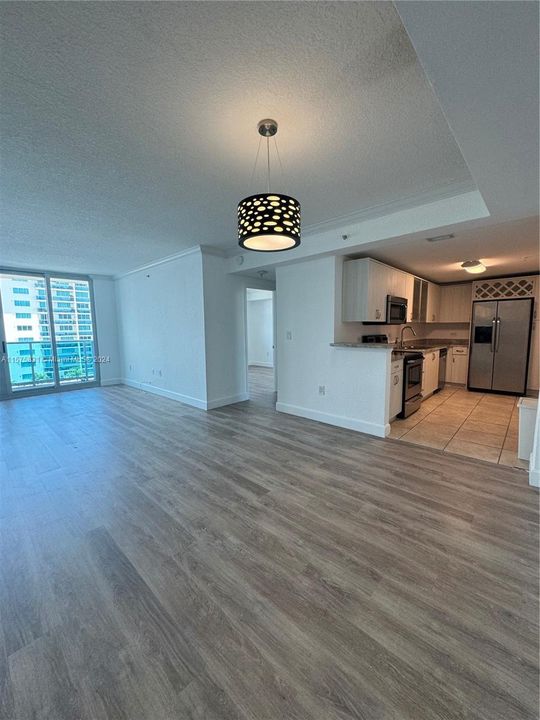 For Rent: $2,225 (1 beds, 1 baths, 825 Square Feet)