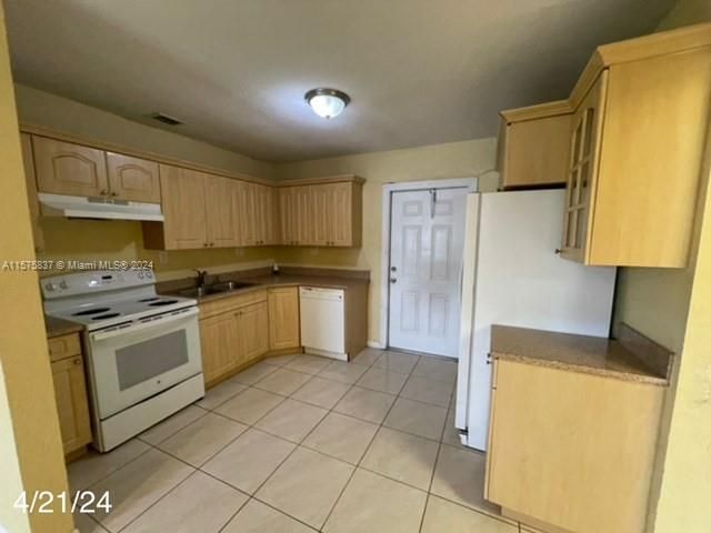 For Sale: $389,900 (3 beds, 1 baths, 867 Square Feet)