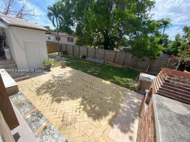 Recently Rented: $4,400 (3 beds, 2 baths, 1287 Square Feet)