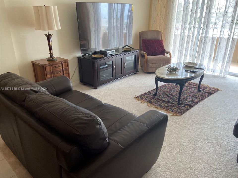 Recently Rented: $2,500 (1 beds, 1 baths, 870 Square Feet)