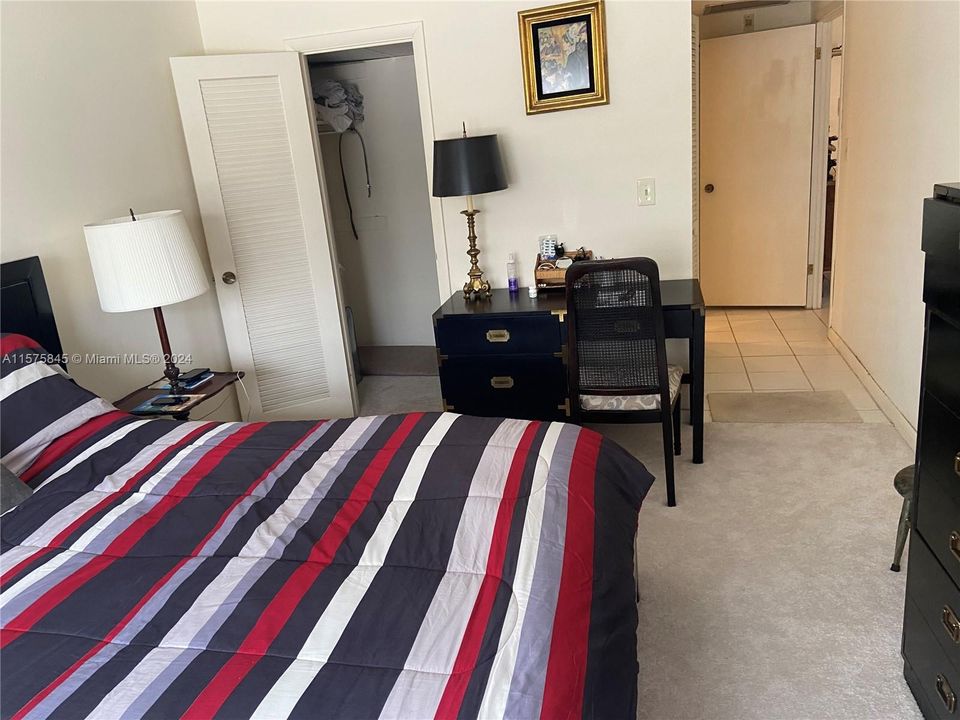 For Rent: $3,000 (1 beds, 1 baths, 870 Square Feet)