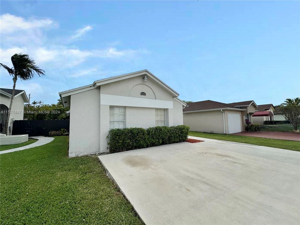 For Sale: $639,500 (4 beds, 2 baths, 1820 Square Feet)