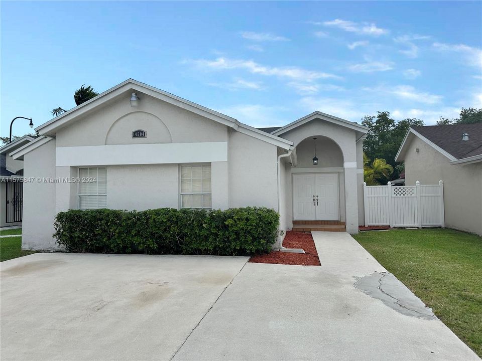 For Sale: $639,500 (4 beds, 2 baths, 1820 Square Feet)