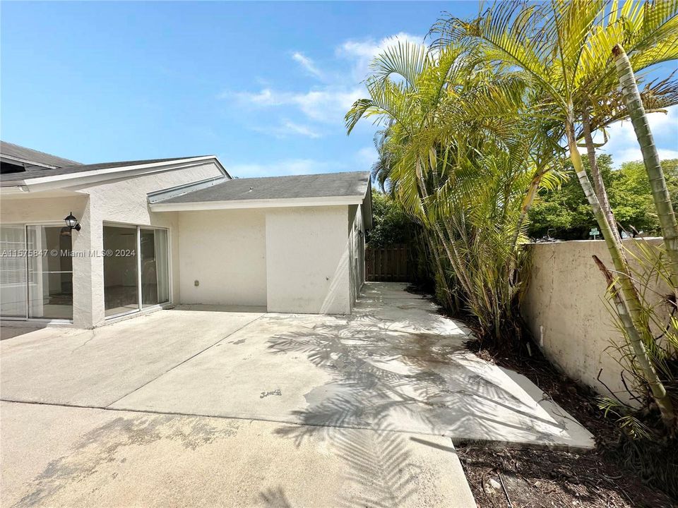 For Sale: $639,500 (4 beds, 2 baths, 1820 Square Feet)