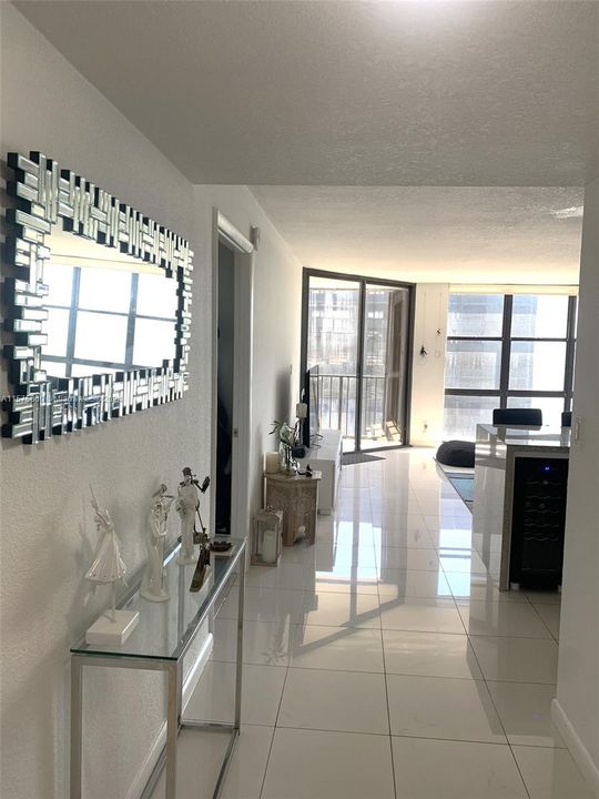 Active With Contract: $3,500 (2 beds, 2 baths, 1064 Square Feet)