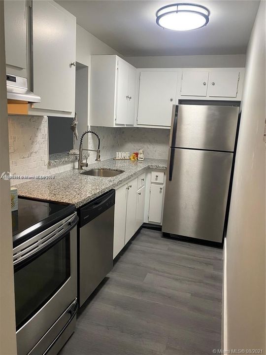 For Rent: $1,950 (1 beds, 1 baths, 634 Square Feet)