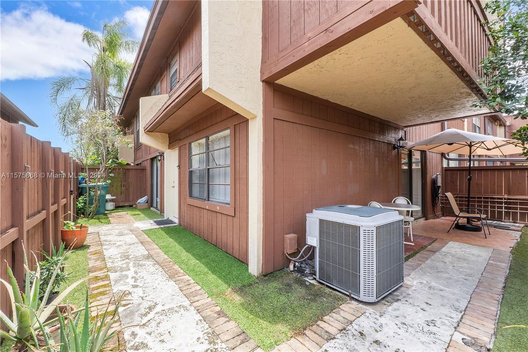 For Sale: $390,000 (2 beds, 2 baths, 1330 Square Feet)