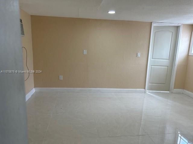 Recently Rented: $1,400 (1 beds, 1 baths, 1238 Square Feet)