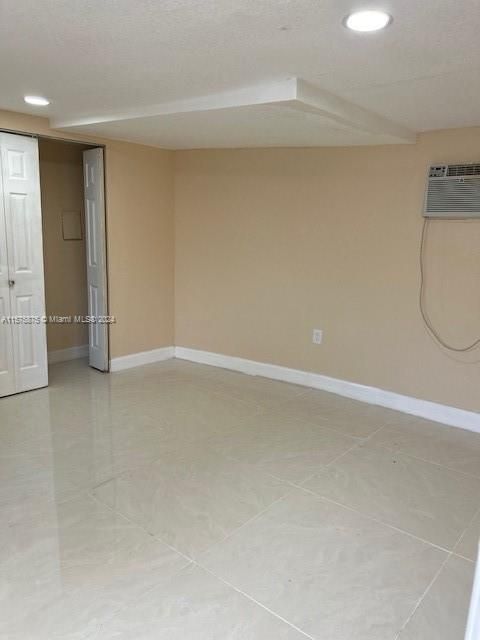 Recently Rented: $1,400 (1 beds, 1 baths, 1238 Square Feet)