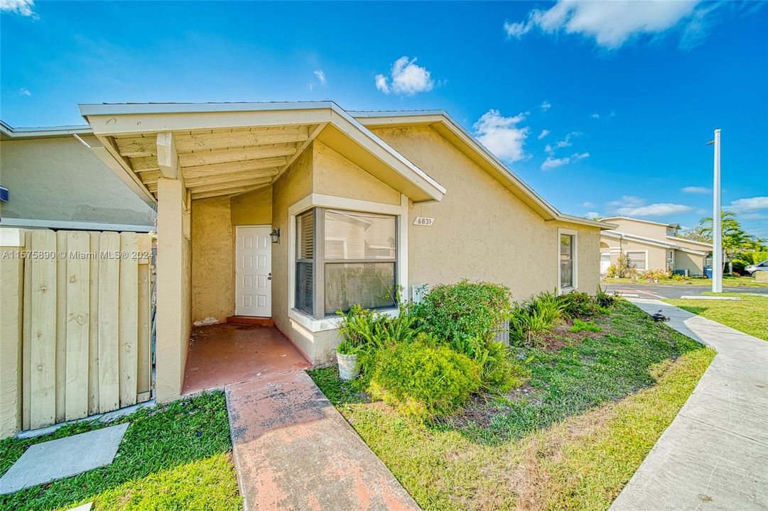 For Sale: $399,900 (3 beds, 2 baths, 1050 Square Feet)