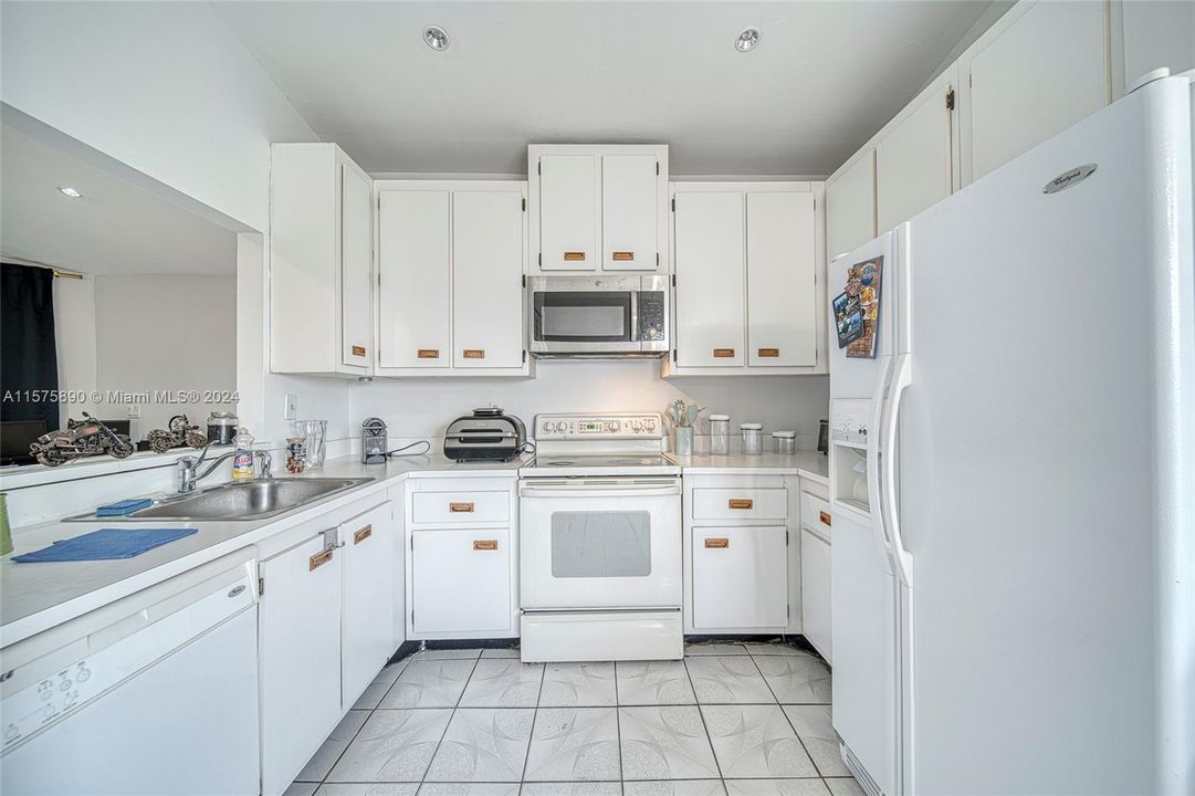 For Sale: $399,900 (3 beds, 2 baths, 1050 Square Feet)