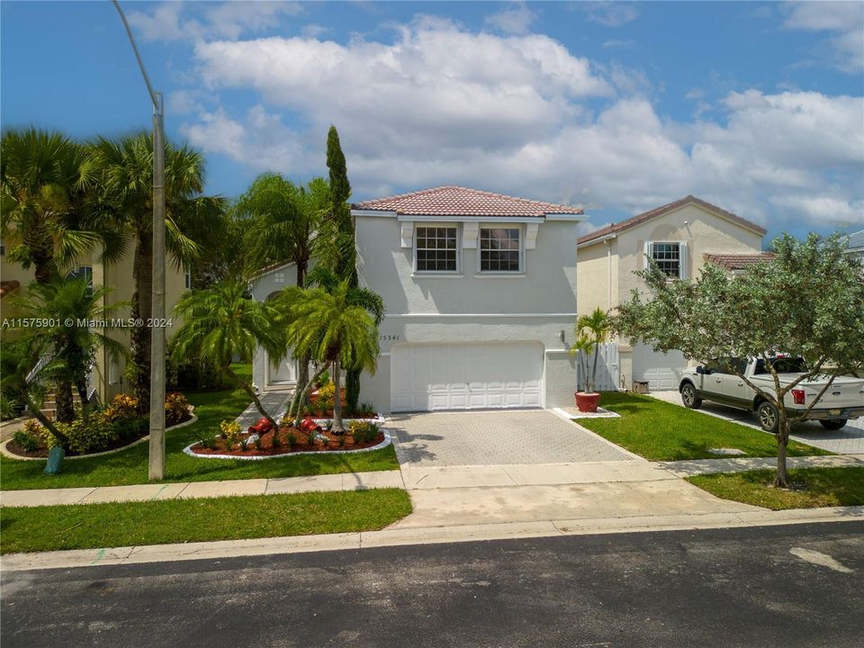 For Sale: $790,000 (4 beds, 2 baths, 2764 Square Feet)