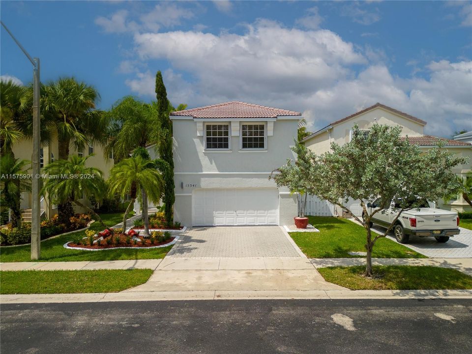 For Sale: $790,000 (4 beds, 2 baths, 2764 Square Feet)