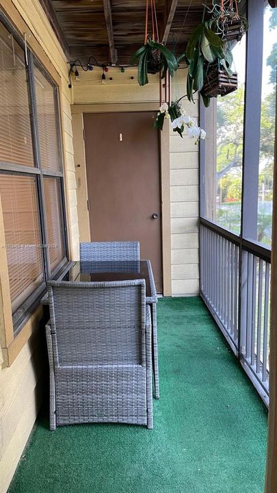 Active With Contract: $1,850 (2 beds, 1 baths, 902 Square Feet)