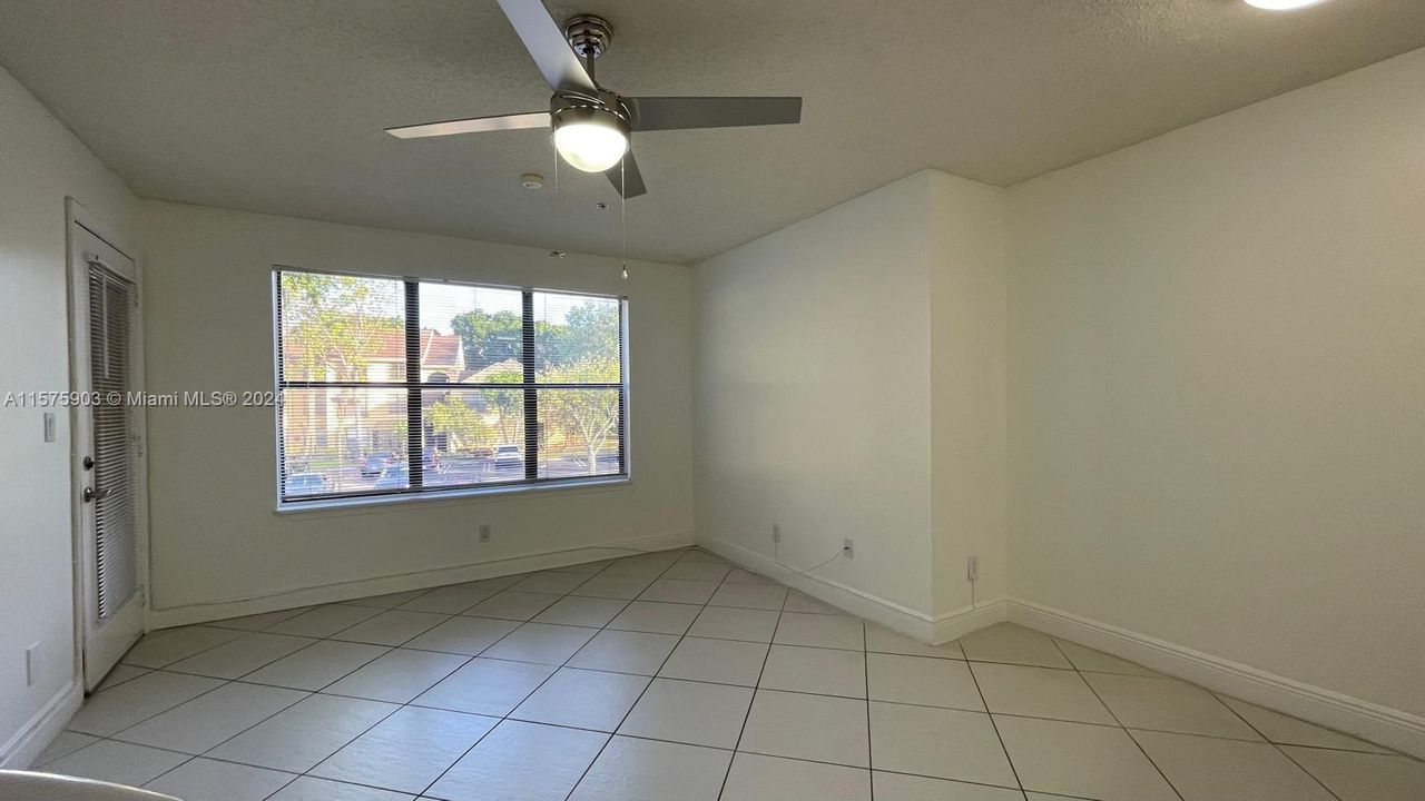 Active With Contract: $1,850 (2 beds, 1 baths, 902 Square Feet)